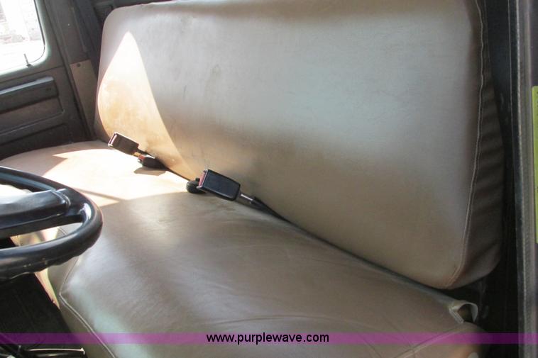 image for item G8358 1992 International 4700 service truck