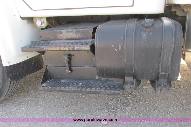 image for item G8358 1992 International 4700 service truck