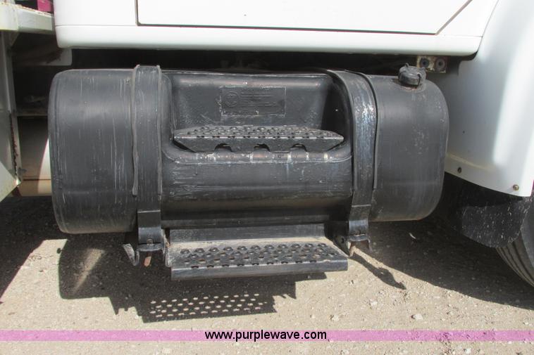 image for item G8358 1992 International 4700 service truck