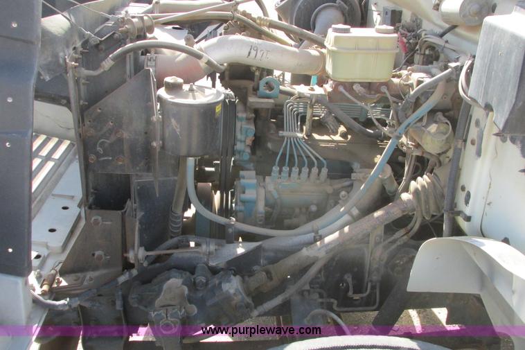 image for item G8358 1992 International 4700 service truck