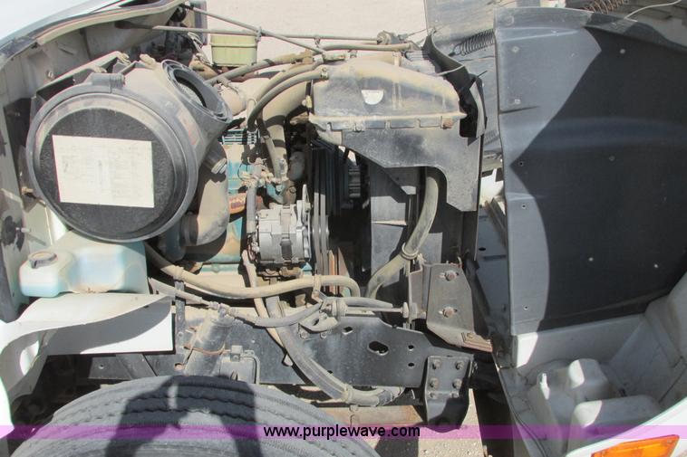 image for item G8358 1992 International 4700 service truck