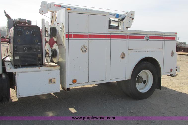 image for item G8358 1992 International 4700 service truck