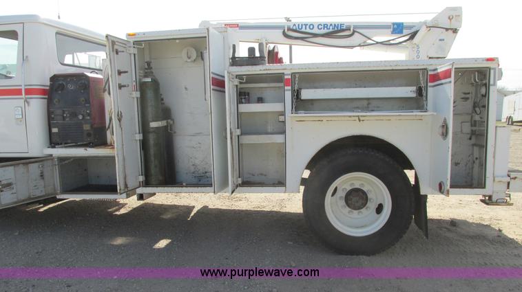 image for item G8358 1992 International 4700 service truck