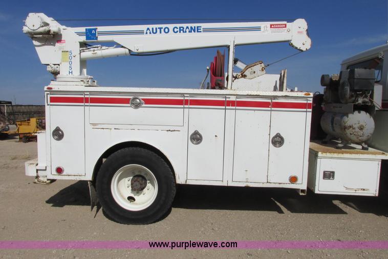 image for item G8358 1992 International 4700 service truck