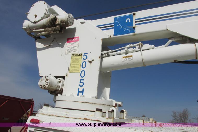 image for item G8358 1992 International 4700 service truck