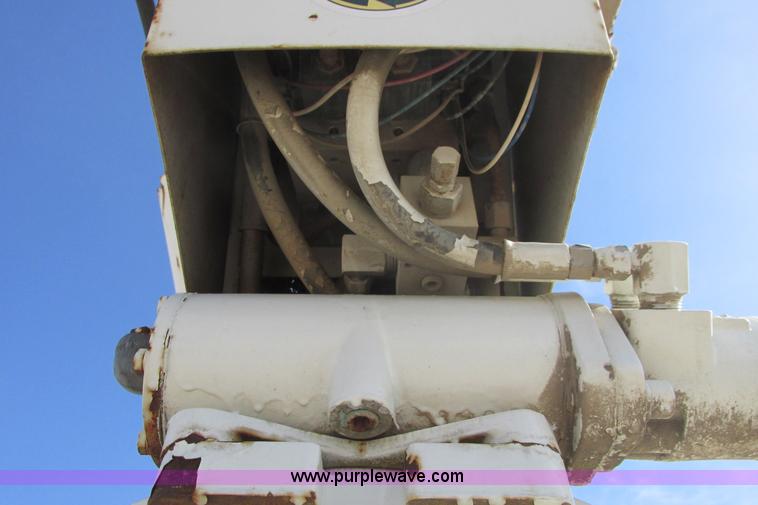 image for item G8358 1992 International 4700 service truck