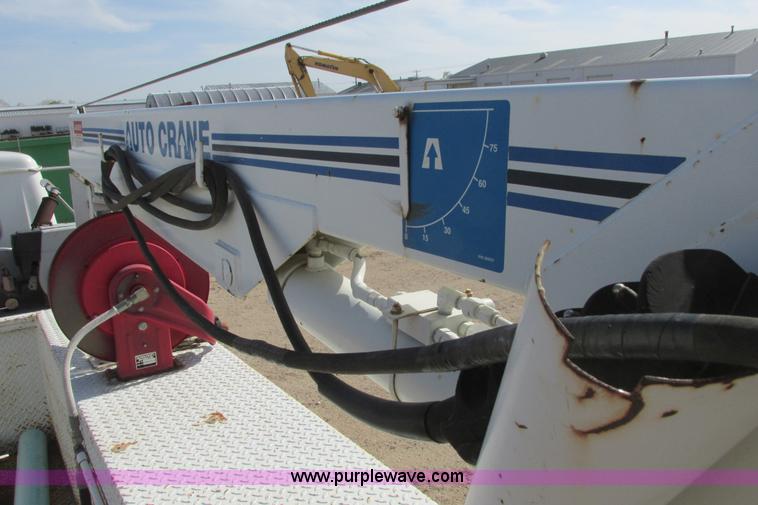 image for item G8358 1992 International 4700 service truck