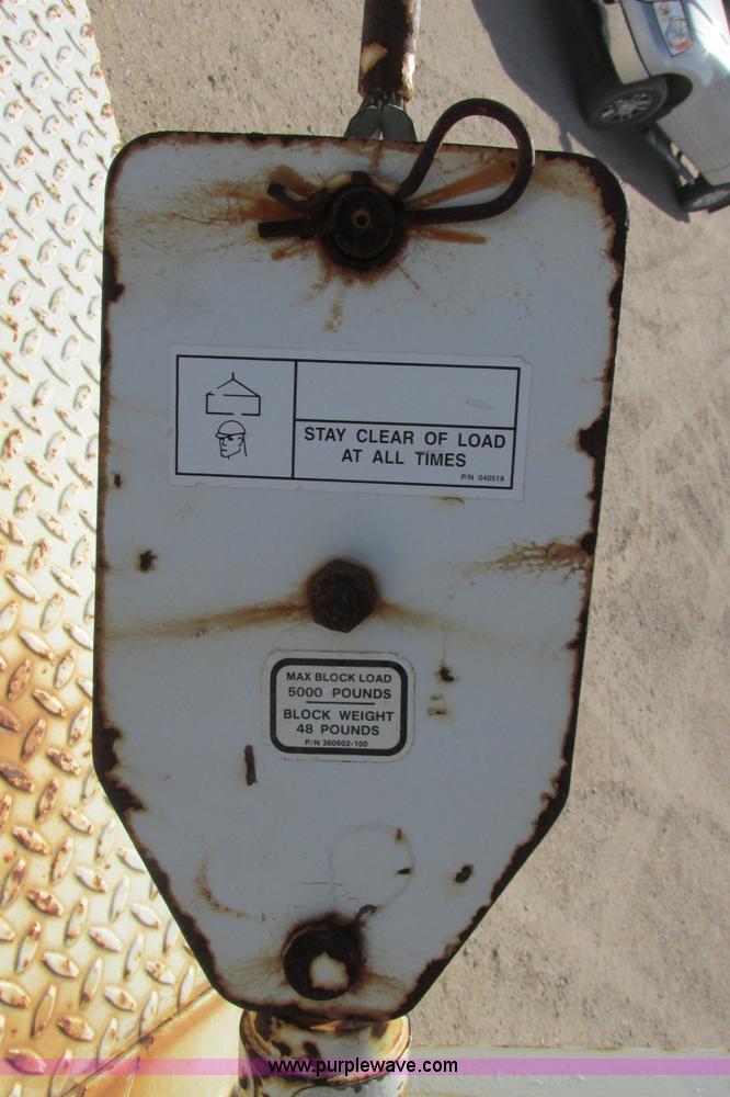 image for item G8358 1992 International 4700 service truck