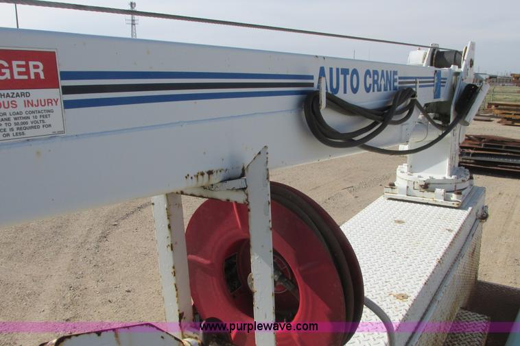 image for item G8358 1992 International 4700 service truck