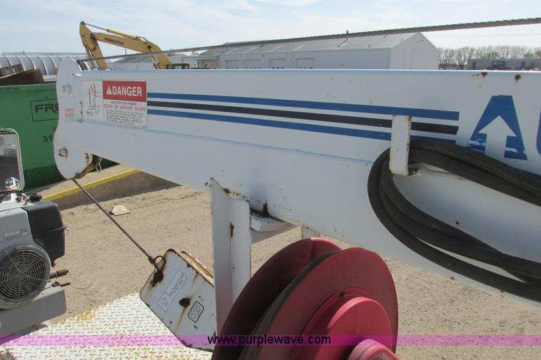 image for item G8358 1992 International 4700 service truck