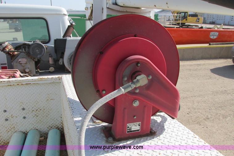 image for item G8358 1992 International 4700 service truck