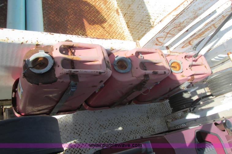 image for item G8358 1992 International 4700 service truck