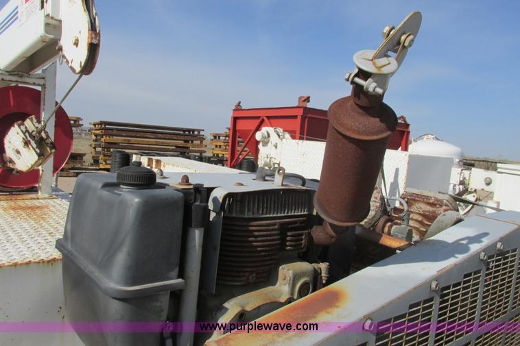 image for item G8358 1992 International 4700 service truck