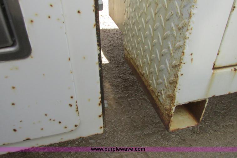 image for item G8358 1992 International 4700 service truck