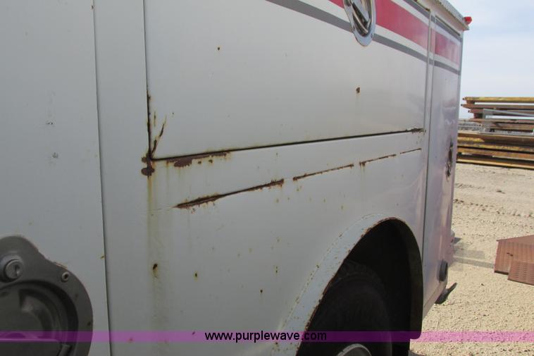 image for item G8358 1992 International 4700 service truck