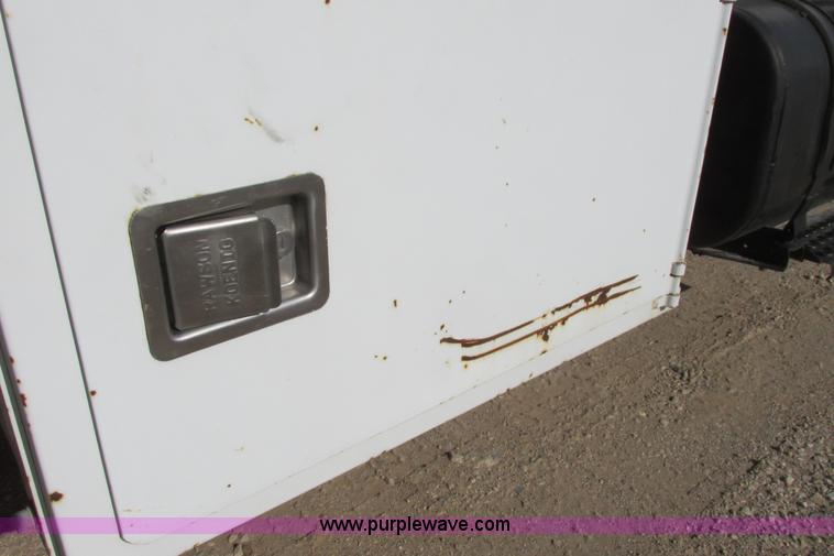 image for item G8358 1992 International 4700 service truck