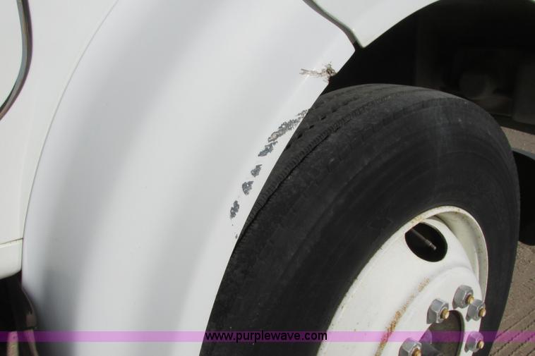 image for item G8358 1992 International 4700 service truck