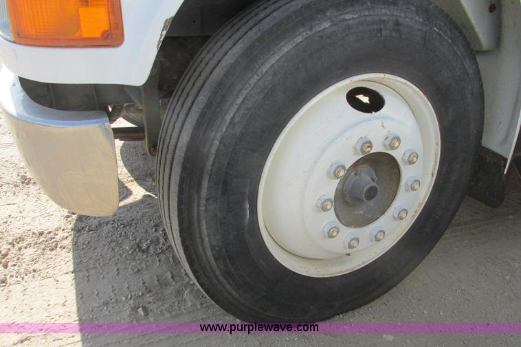 image for item G8358 1992 International 4700 service truck