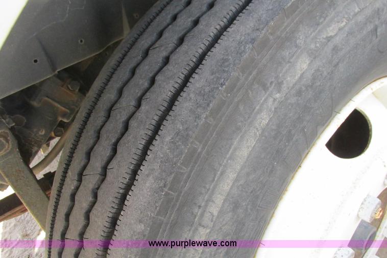 image for item G8358 1992 International 4700 service truck