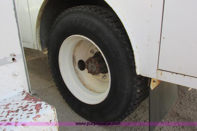 image for item G8358 1992 International 4700 service truck