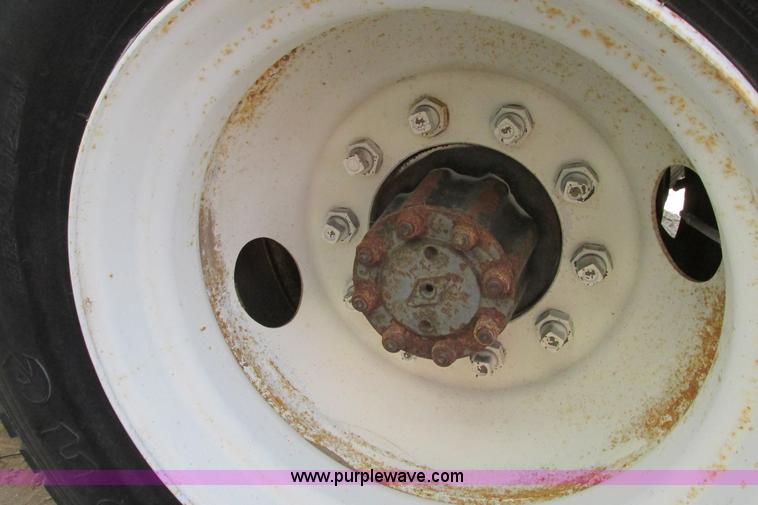 image for item G8358 1992 International 4700 service truck