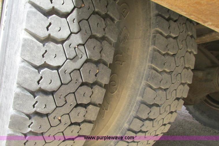 image for item G8358 1992 International 4700 service truck