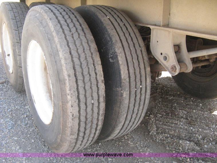 image for item G8409 1995 Viking V-F-96-48 flatbed trailer