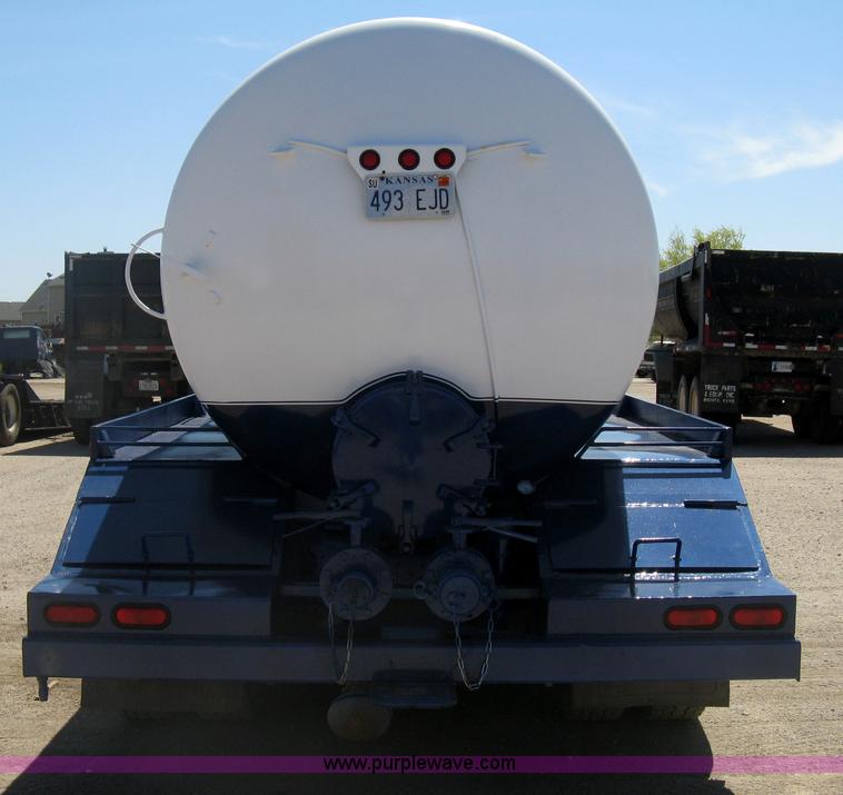 image for item G8410 1994 Ford Aeromax L9000 vacuum tank truck