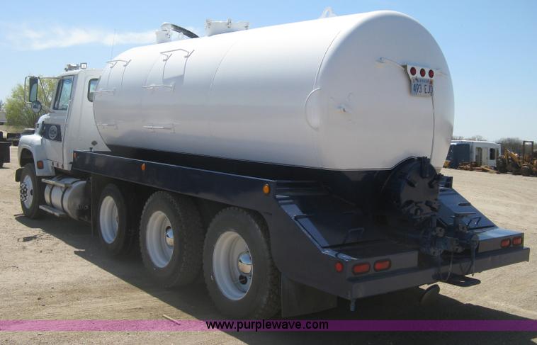 image for item G8410 1994 Ford Aeromax L9000 vacuum tank truck