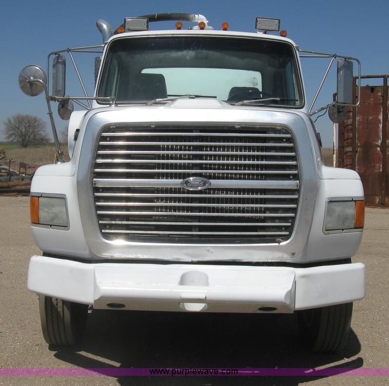 image for item G8410 1994 Ford Aeromax L9000 vacuum tank truck