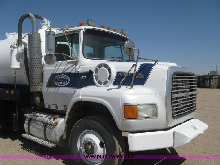 image for item G8410 1994 Ford Aeromax L9000 vacuum tank truck