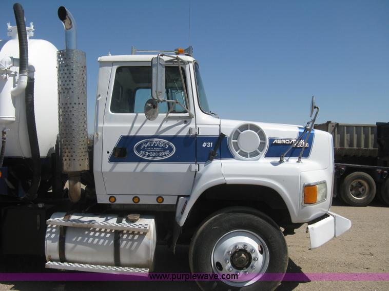 image for item G8410 1994 Ford Aeromax L9000 vacuum tank truck