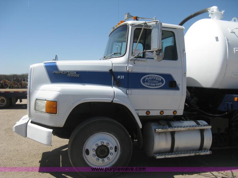 image for item G8410 1994 Ford Aeromax L9000 vacuum tank truck