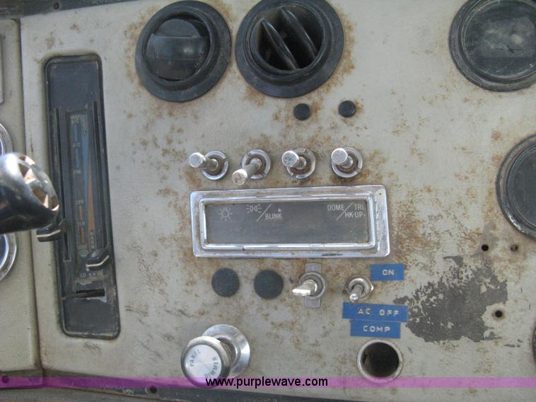 image for item G8410 1994 Ford Aeromax L9000 vacuum tank truck