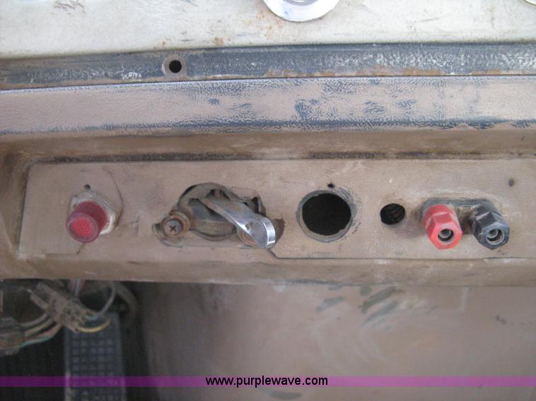 image for item G8410 1994 Ford Aeromax L9000 vacuum tank truck