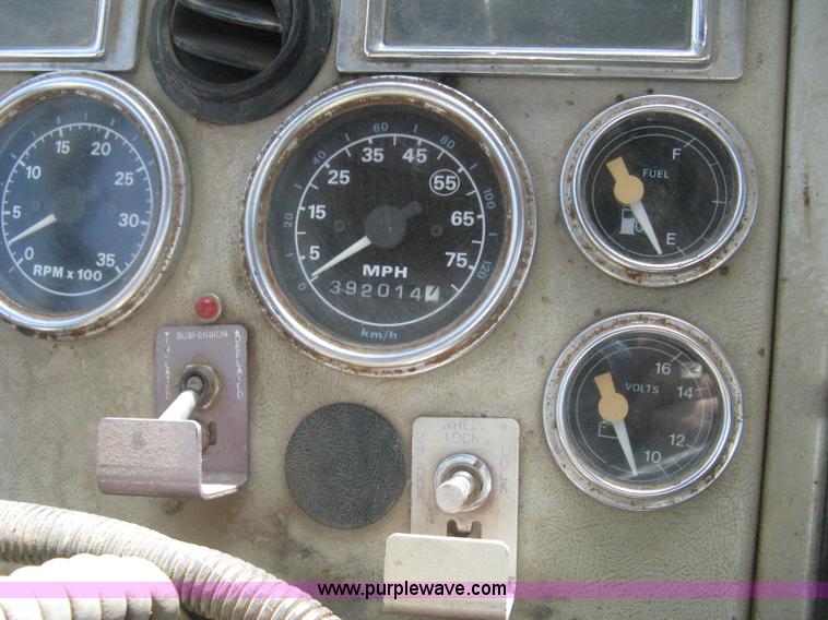 image for item G8410 1994 Ford Aeromax L9000 vacuum tank truck