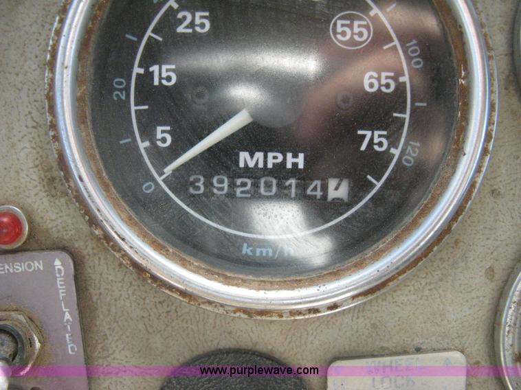 image for item G8410 1994 Ford Aeromax L9000 vacuum tank truck