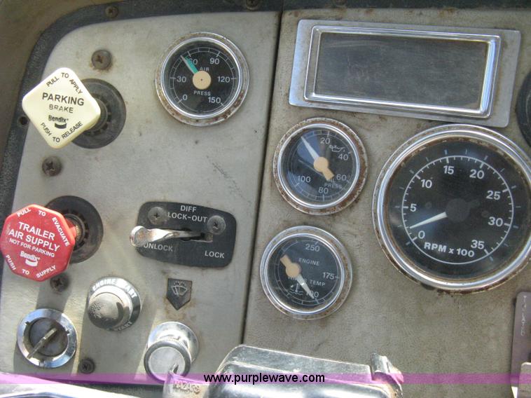 image for item G8410 1994 Ford Aeromax L9000 vacuum tank truck