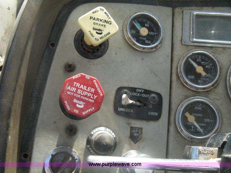 image for item G8410 1994 Ford Aeromax L9000 vacuum tank truck