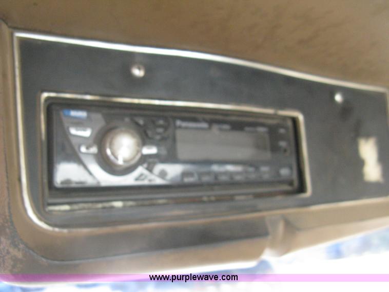 image for item G8410 1994 Ford Aeromax L9000 vacuum tank truck