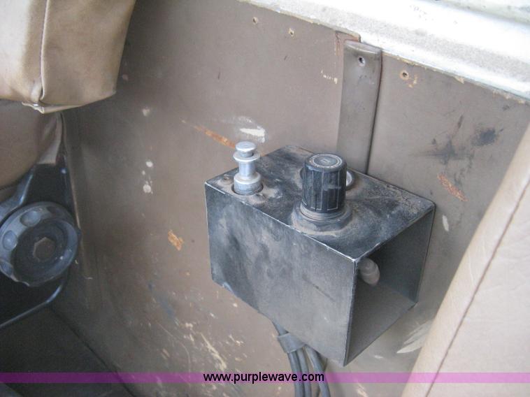 image for item G8410 1994 Ford Aeromax L9000 vacuum tank truck