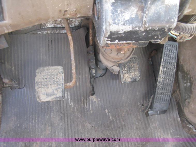 image for item G8410 1994 Ford Aeromax L9000 vacuum tank truck