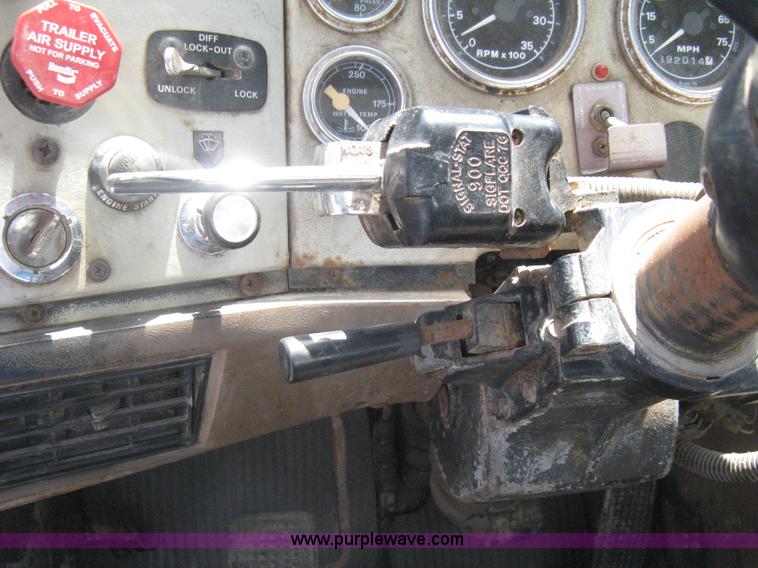 image for item G8410 1994 Ford Aeromax L9000 vacuum tank truck