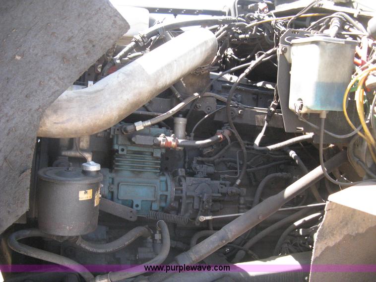 image for item G8410 1994 Ford Aeromax L9000 vacuum tank truck