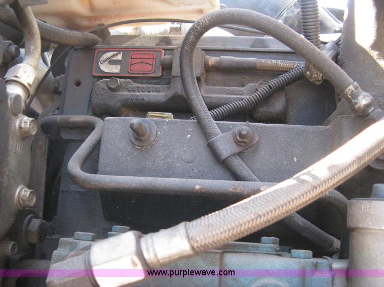 image for item G8410 1994 Ford Aeromax L9000 vacuum tank truck