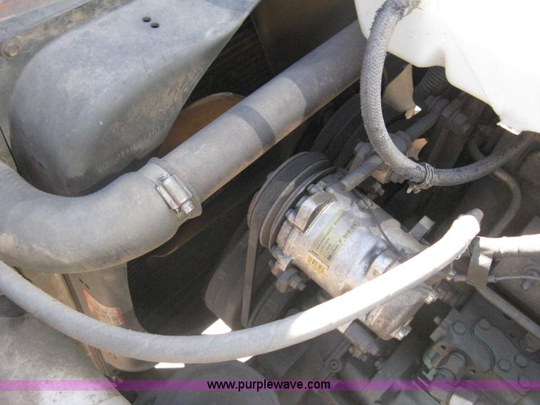 image for item G8410 1994 Ford Aeromax L9000 vacuum tank truck