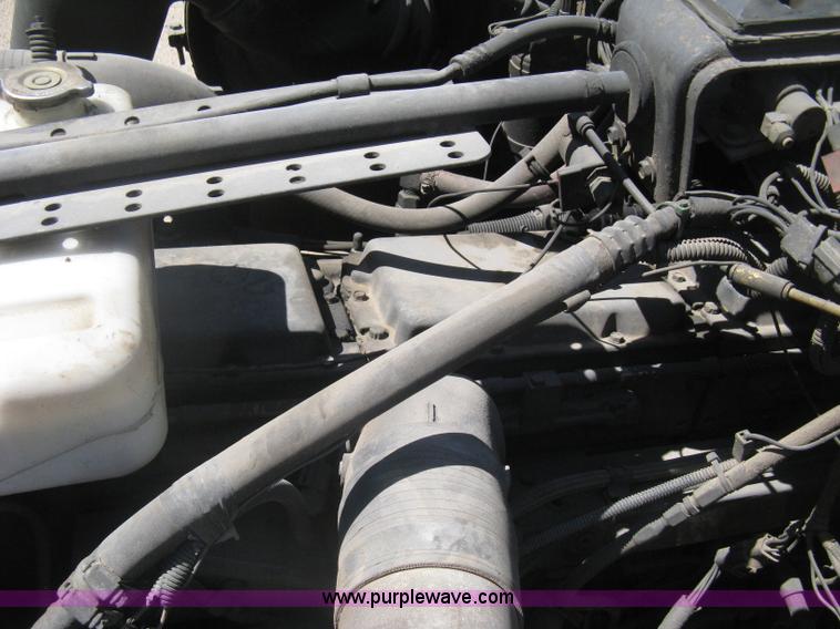 image for item G8410 1994 Ford Aeromax L9000 vacuum tank truck