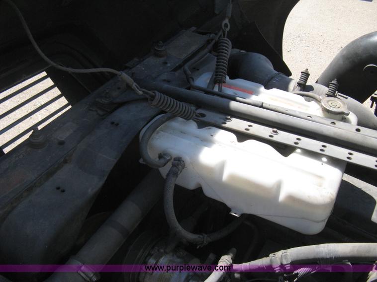 image for item G8410 1994 Ford Aeromax L9000 vacuum tank truck