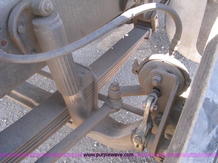 image for item G8410 1994 Ford Aeromax L9000 vacuum tank truck