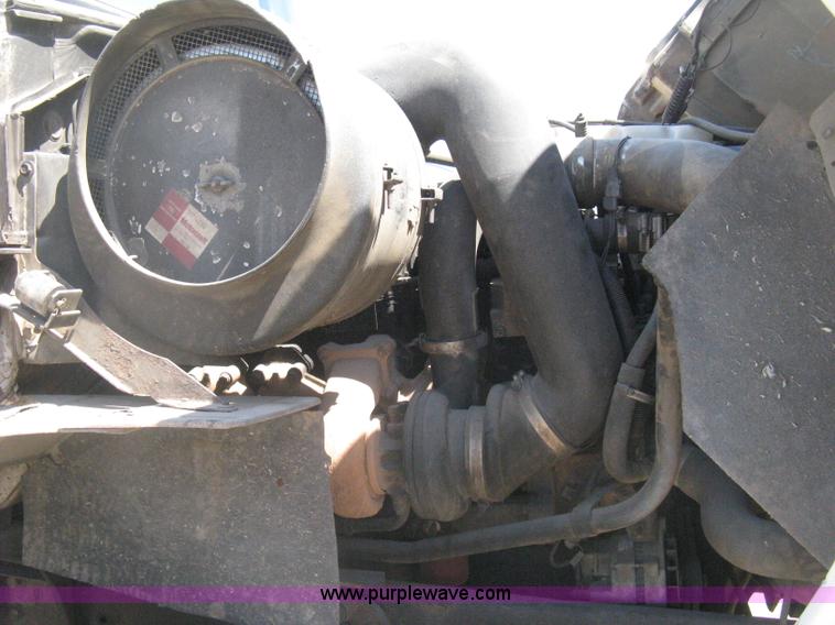 image for item G8410 1994 Ford Aeromax L9000 vacuum tank truck